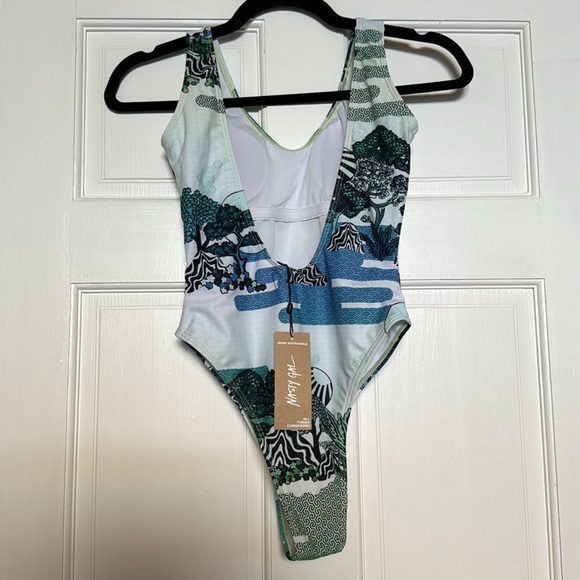 *NEW* | Nasty Gal landscape bathing suit - Picture 4 of 7